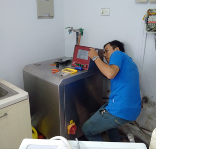 The company's engineer is checking and repairing the Atlas color fastness meter, at Thygesen company.